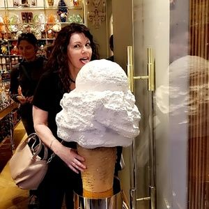 Meet your "POSH AMBASSADOR", Kim!